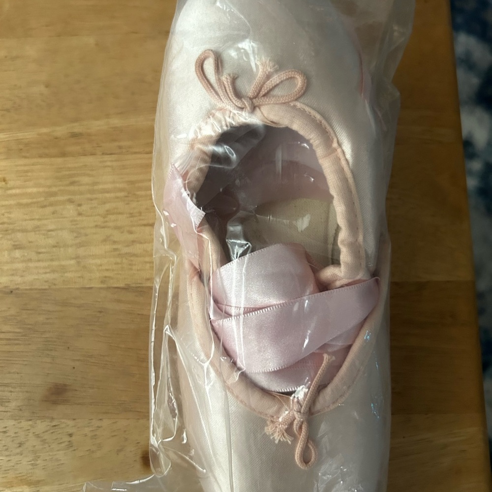 Suffolk Pink Ballet Pointe Shoes